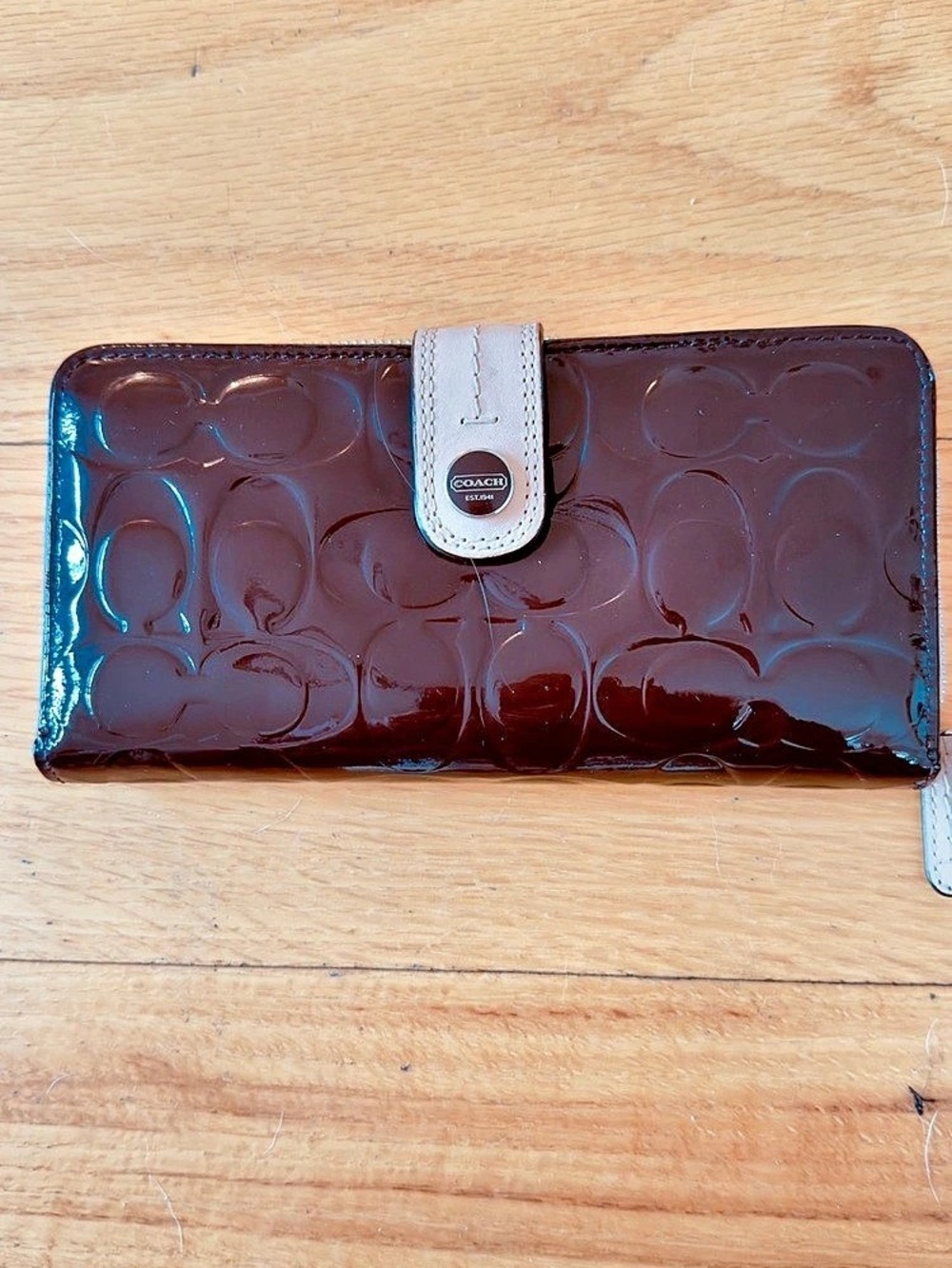 Vintage Coach Women's Brown Patent Leather Zip-Around Wallet